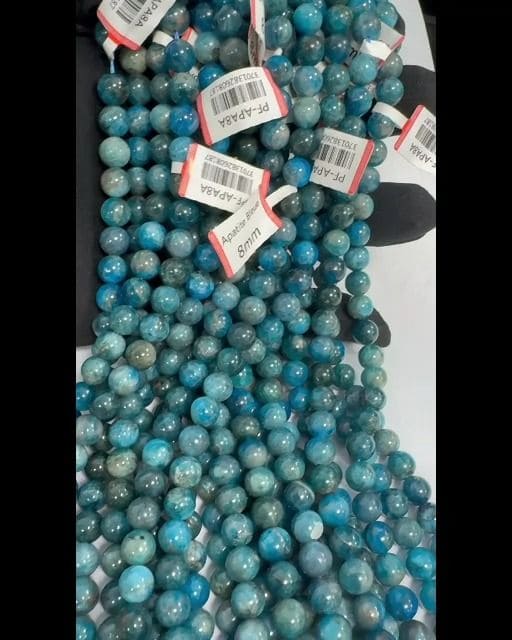 Perle di apatite A blu 8mm su un filo di 40 cm